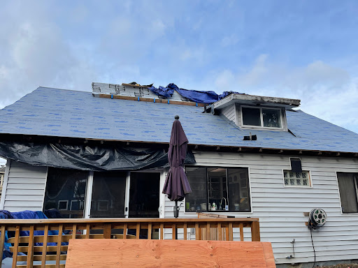 Roofing Contractor «Oswego Roofing», reviews and photos, 17350 Boones Ferry Rd, Lake Oswego, OR 97035, USA