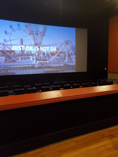 Movie Theater «Regal Cinemas Ronkonkoma 9», reviews and photos, 565 Portion Rd, Ronkonkoma, NY 11779, USA