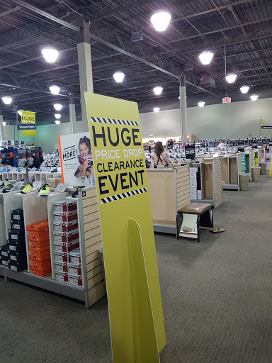 Shoe Store «DSW Designer Shoe Warehouse», reviews and photos, 5031 Shoppes Blvd, Moosic, PA 18507, USA