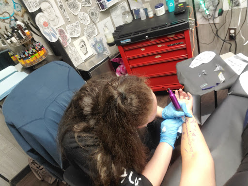 Tattoo Shop «Guerilla Tattoo», reviews and photos, 19 W King St, Shippensburg, PA 17257, USA