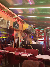 Atmosphère du Restaurant Le Charleston à Saint-Aubin-sur-Mer - n°15