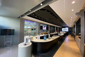 Samsung Experience Store - Road Area Madiun image