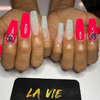 La Vie Nail Bar and Beauty Lounge - Photo 3 - Car repair in Van Nuys, CA, Los Angeles