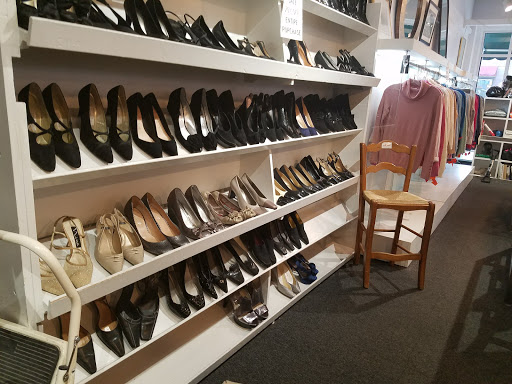 Thrift Store «Winnetka Thrift Shop», reviews and photos, 992 Green Bay Rd, Winnetka, IL 60093, USA