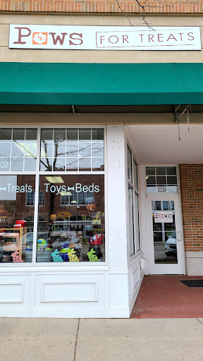 Pet Supply Store «Paws For Treats», reviews and photos, 851 W Main St, Lake Geneva, WI 53147, USA
