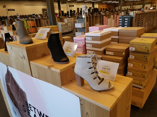 Shoe Store «DSW Designer Shoe Warehouse», reviews and photos, 6971 Grand Ave, Gurnee, IL 60031, USA
