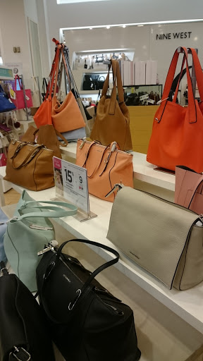 Stores to buy carolina herrera handbags Toluca de Lerdo