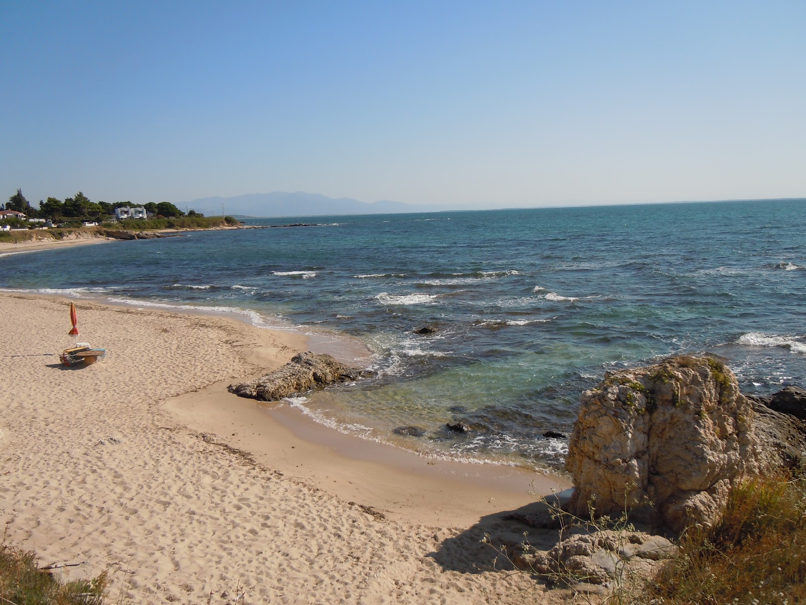 Foto di Avdira beach con una superficie del sabbia beige