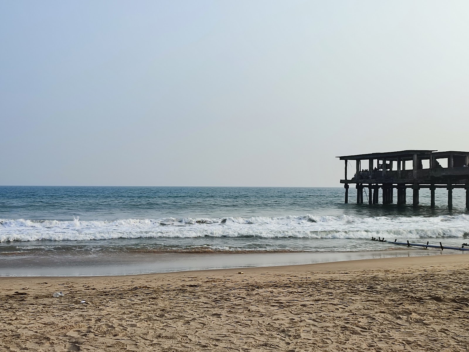 Fotografie cu Addaripeta Beach - locul popular printre cunoscătorii de relaxare