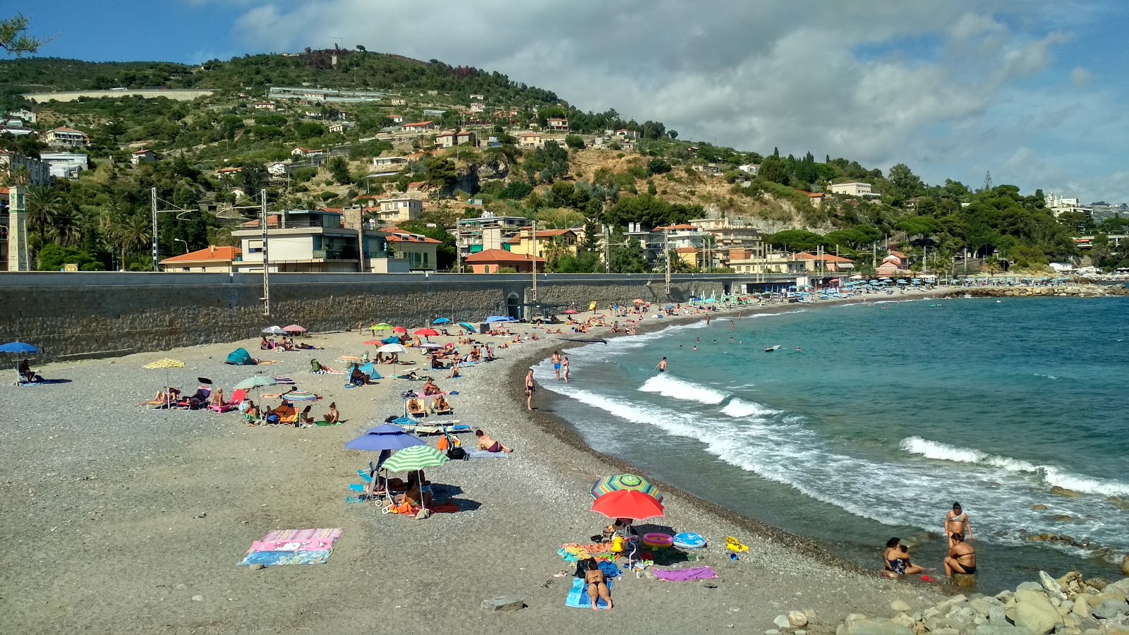 Spiaggia Di Thomaso的照片 带有黑沙和卵石表面