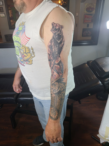 Tattoo Shop «Catch 22 Tattoo», reviews and photos, 1505 Madison Ave, Painesville, OH 44077, USA