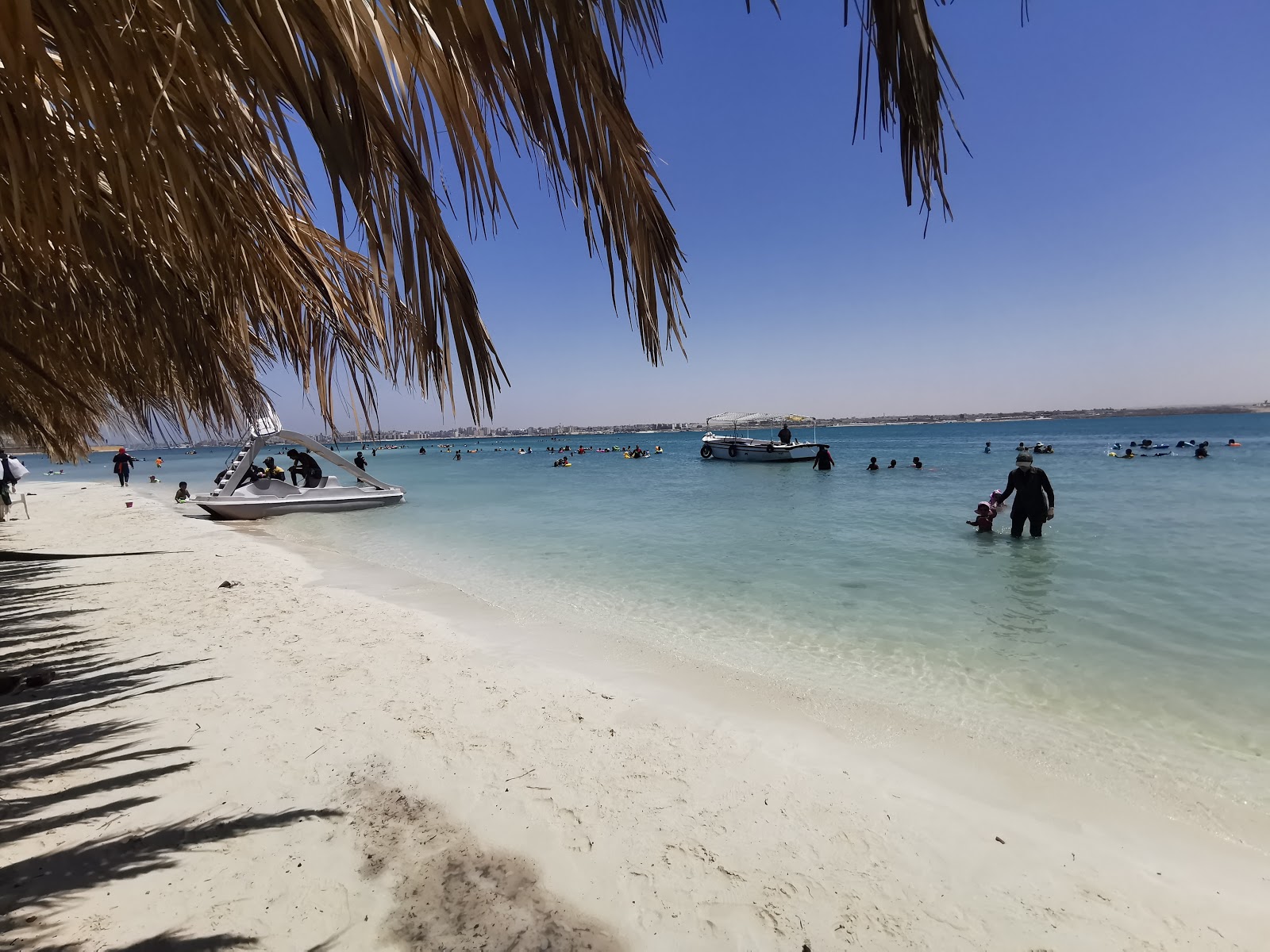 San Giovanni Cleopatra Beach的照片 带有碧绿色纯水表面
