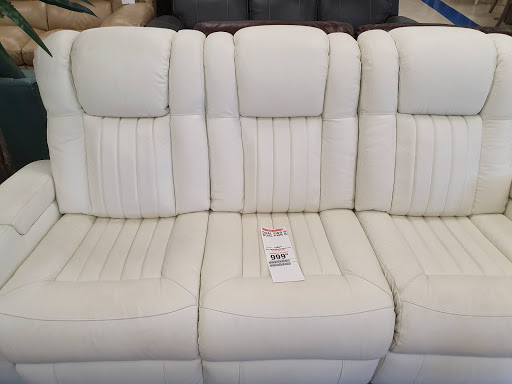 Outlet Store «Rooms To Go Outlet Furniture Store - Hialeah», reviews and photos, 750 W 49th St, Hialeah, FL 33012, USA