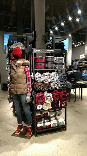 Clothing Store «Eddie Bauer», reviews and photos, 4047 Gramercy St, Columbus, OH 43219, USA