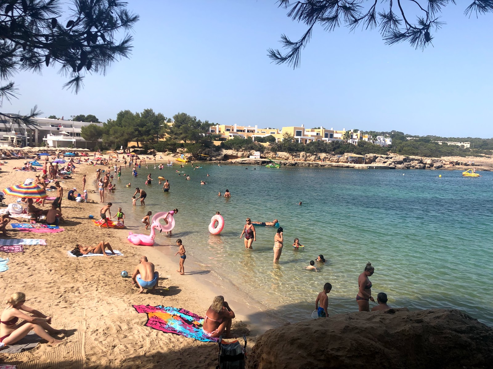 Photo of Alma Beach and the settlement