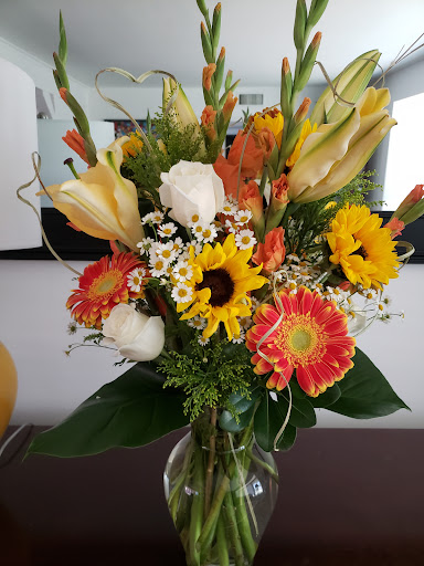 Florist «Rambling Rose Florist», reviews and photos, 22428 Gilmore St, West Hills, CA 91307, USA