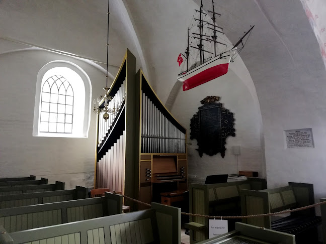 Kommentarer og anmeldelser af Bryrup Kirke