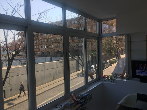 Vidrios y aluminios Mezquita, S.L.