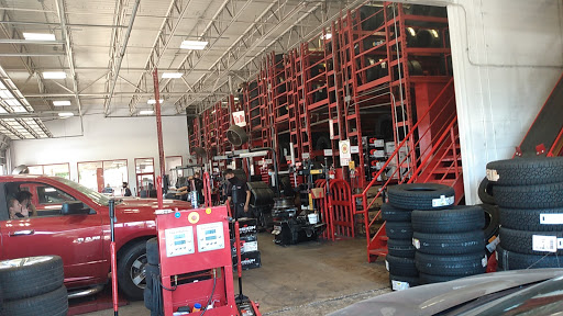 Tire Shop «Discount Tire Store», reviews and photos, 8219 Research Blvd, Austin, TX 78758, USA
