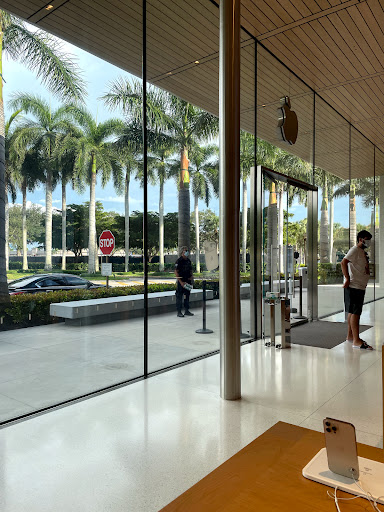 Computer Store «Apple Waterside Shops», reviews and photos, 5555 Tamiami Trail N, Naples, FL 34108, USA