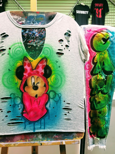 Airbrushing Service «Midwest Ink Airbrushing & Custom T-shirt Screen Print Shop», reviews and photos, 4733 S Ashland Ave, Chicago, IL 60609, USA