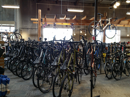 Camping Store «REI», reviews and photos, 766 E Big Beaver Rd, Troy, MI 48083, USA