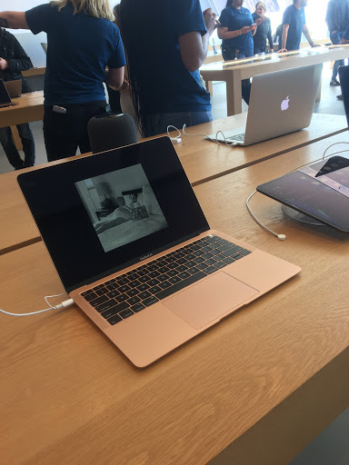 Computer Store «Apple Eton», reviews and photos, 28849 Chagrin Blvd, Woodmere, OH 44122, USA