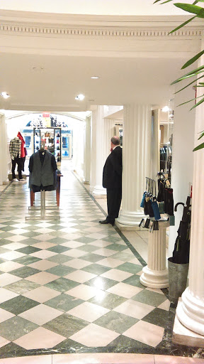 Clothing Store «Gap Outlet», reviews and photos, 1912 Chestnut St, Philadelphia, PA 19103, USA