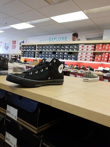 Shoe Store «Famous Footwear», reviews and photos, 505-507 W 49th St, Hialeah, FL 33012, USA