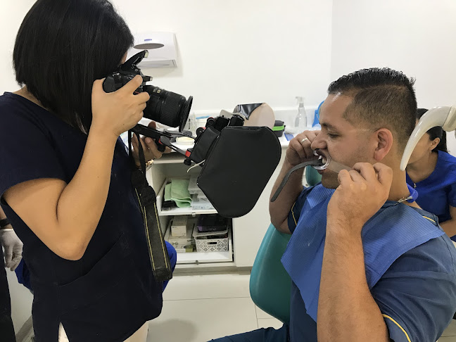 Estética Dental REYES - Dr. Herbert Reyes G. - Machala