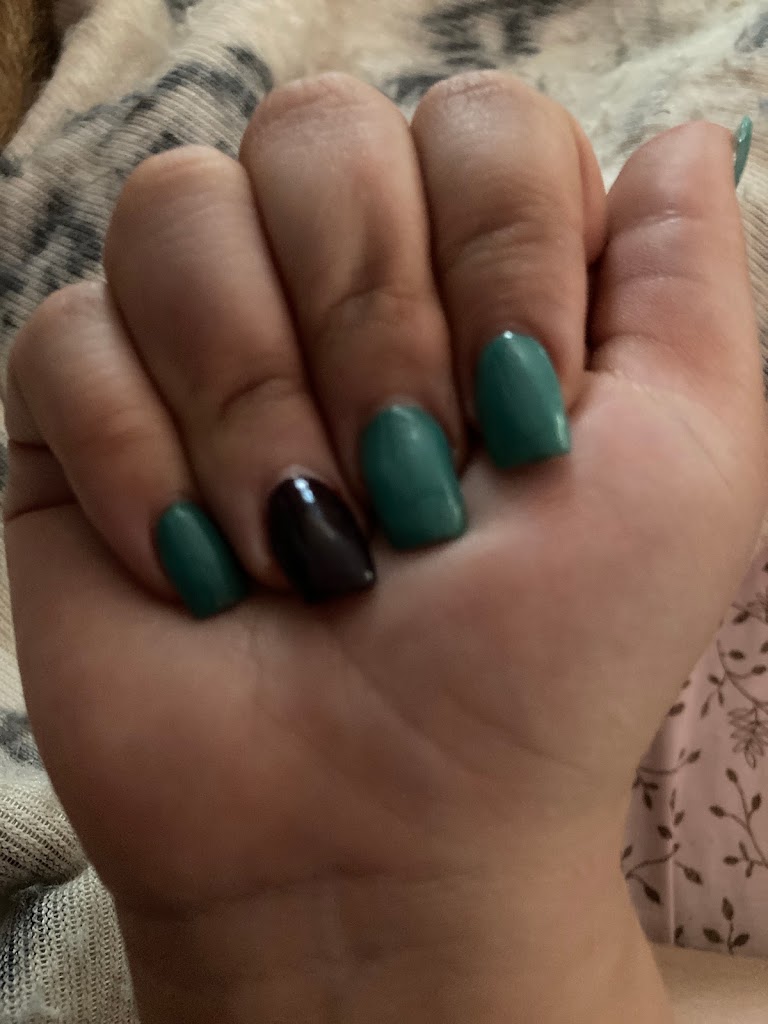 Lovely Nails 37115