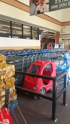 Grocery Store «Kroger», reviews and photos, 1001 Cherry St, Blanchester, OH 45107, USA