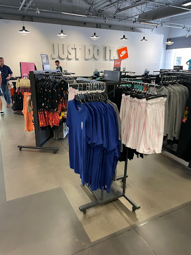 Clothing Store «Nike Factory Store», reviews and photos, 4976 Premium Outlets Way #800, Chandler, AZ 85226, USA