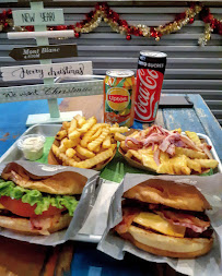 Plats et boissons du Restaurant de hamburgers Shake 'N' Out Burgers à Dunkerque - n°10