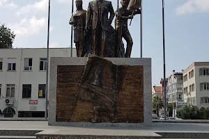 Atatürk anıtı image