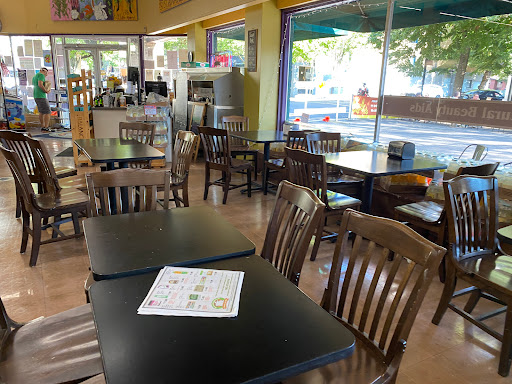 Grocery Store «Harvest Fresh Grocery & Deli», reviews and photos, 251 NE 3rd St, McMinnville, OR 97128, USA