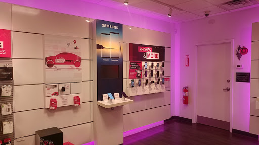 Cell Phone Store «T-Mobile», reviews and photos, 950 Hyde Park Ave, Hyde Park, MA 02136, USA