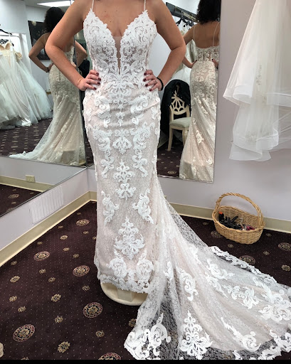 Bridal Shop «Bridal Suite of Bay Shore», reviews and photos, 7 W Main St, Bay Shore, NY 11706, USA