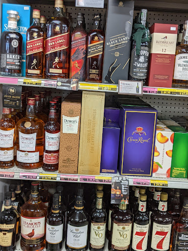 Liquor Store «Tiverton Liquor Store», reviews and photos, 65 Main Rd, Tiverton, RI 02878, USA