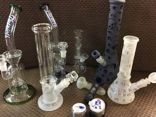 Tobacco Shop «Kittery Discount Smoke Shop», reviews and photos, 99 State Rd, Kittery, ME 03904, USA