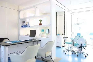 Dentist（DENTISTA)罗兰岗牙医標準齒科醫院 image