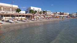 Photo de Spiaggia di Torre Canne partiellement zone de villégiature
