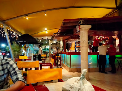 Rolandi,s Restaurante Bar & Pizzeria - Av. Cobá 12, 77500 Cancún, Q.R., Mexico