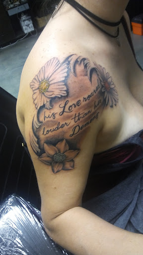 Tattoo Shop «Striking Irons Tattoo Shop», reviews and photos, 725 27th Ave SW, Vero Beach, FL 32962, USA