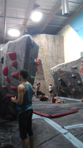 Rock Climbing Gym «Hangar 18 Indoor Climbing Gym - East Riverside», reviews and photos, 2111 Iowa Ave, Riverside, CA 92507, USA