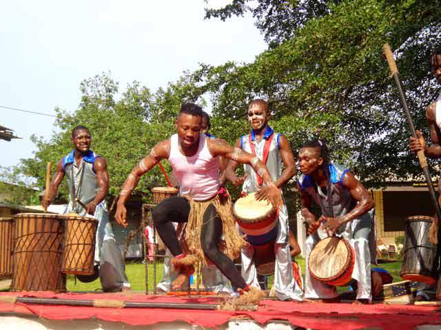 www.durangodance.ch - Afrikanischer Tanz, Perkussionsevents und Schulworkshops - Tanzschule