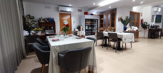 Hostal Restaurant Mussons - Calle Carrerada, s/n, 43376 Poboleda, Tarragona, Spain