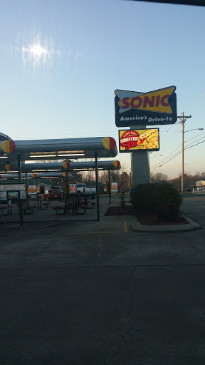 Fast Food Restaurant «Sonic Drive-In», reviews and photos, 1211 Scottsville Rd, Lafayette, TN 37083, USA
