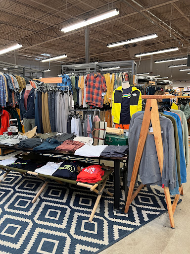 Camping Store «REI», reviews and photos, 17W160 W 22nd St, Oakbrook Terrace, IL 60181, USA
