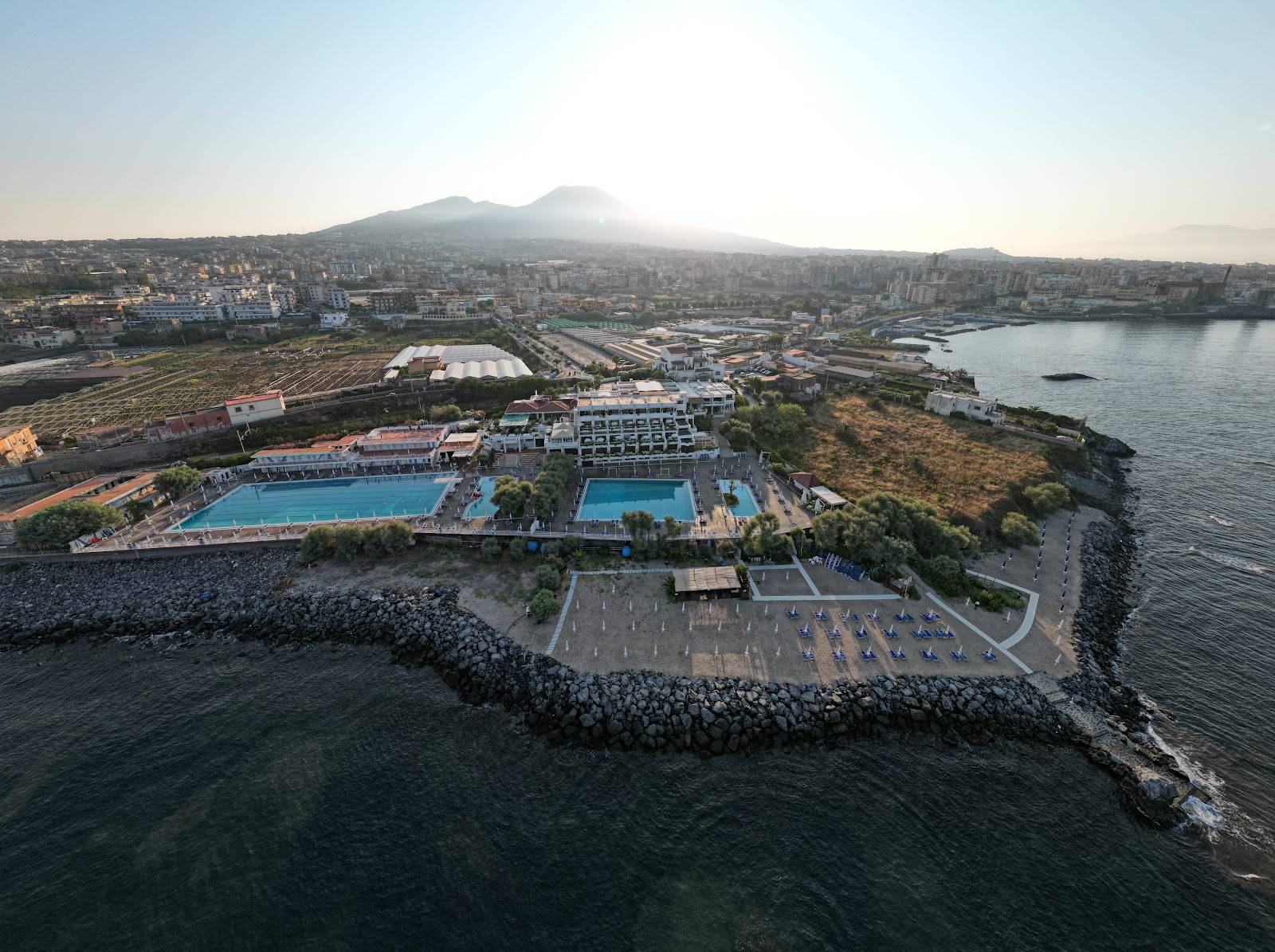 Punta Quattroventi Beach'in fotoğrafı geniş bir kıyı şeridi ile birlikte